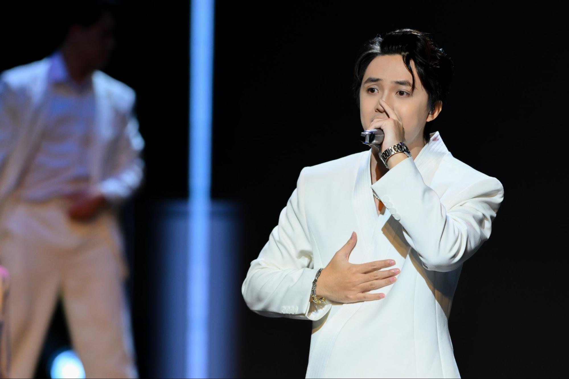 Nam rapper vừa “tốt nghiệp” Rap Việt đã ghi dấu tại sự kiện cấp Quốc gia, khoe ca khúc mới ai nghe cũng xúc động- Ảnh 4.