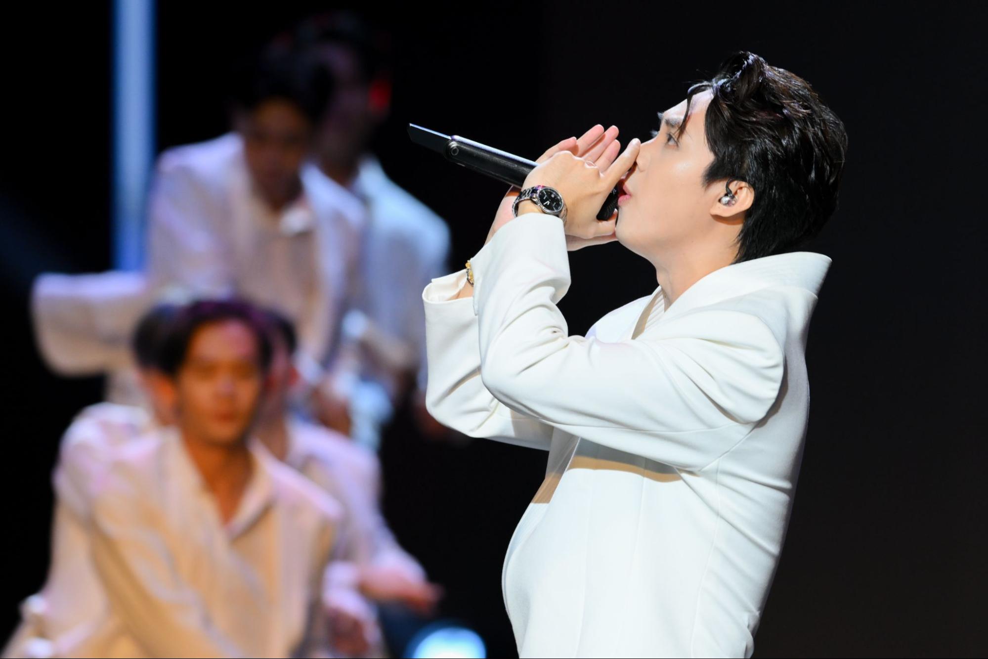 Nam rapper vừa “tốt nghiệp” Rap Việt đã ghi dấu tại sự kiện cấp Quốc gia, khoe ca khúc mới ai nghe cũng xúc động- Ảnh 5.