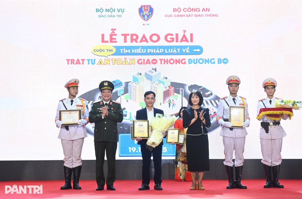 Chia sẻ của 2 thí sinh giành giải Nhì cuộc thi tìm hiểu an toàn giao thông - 4