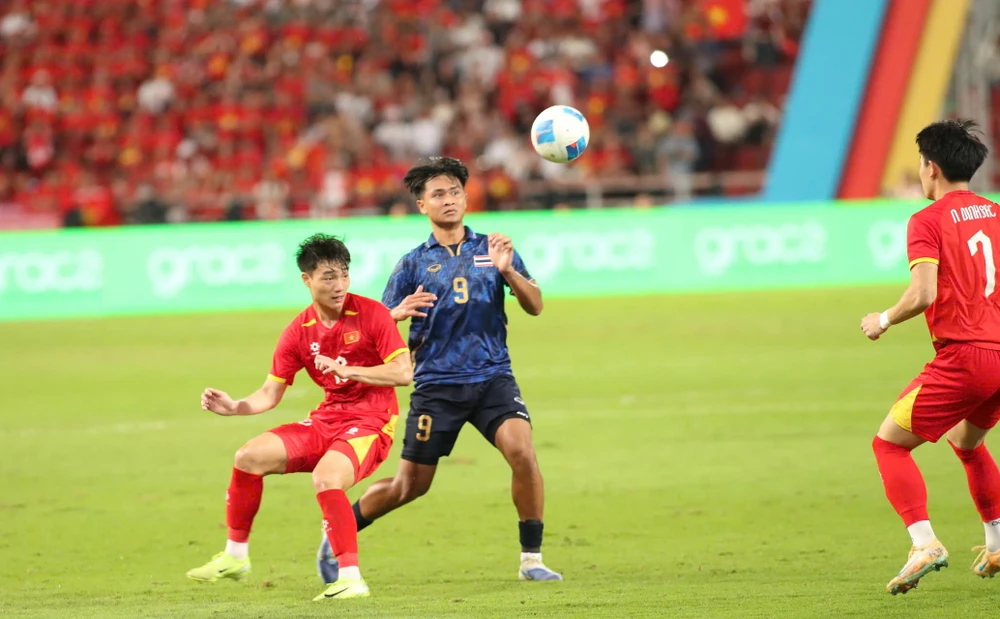 bong-da-viet-nam-con-lau-moi-duoi-kip-thai-lan-ve-ngoi-vua-sea-games (2).jpg