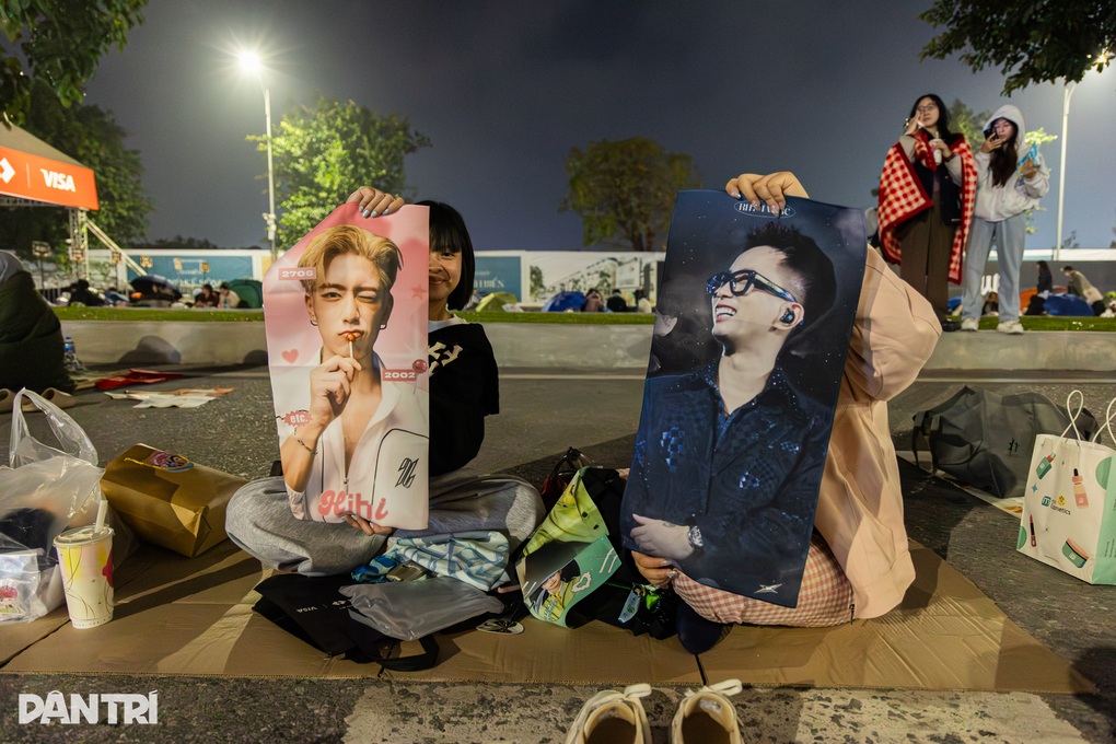 Khán giả dựng lều, trải chăn ngủ qua đêm chờ đêm nhạc anh trai, chị đẹp - 4