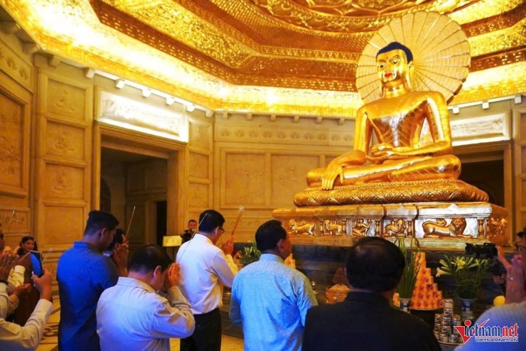 Có gì bên trong bảo tháp cao nhất châu Á thu hút du khách ở Ninh Bình? - 3