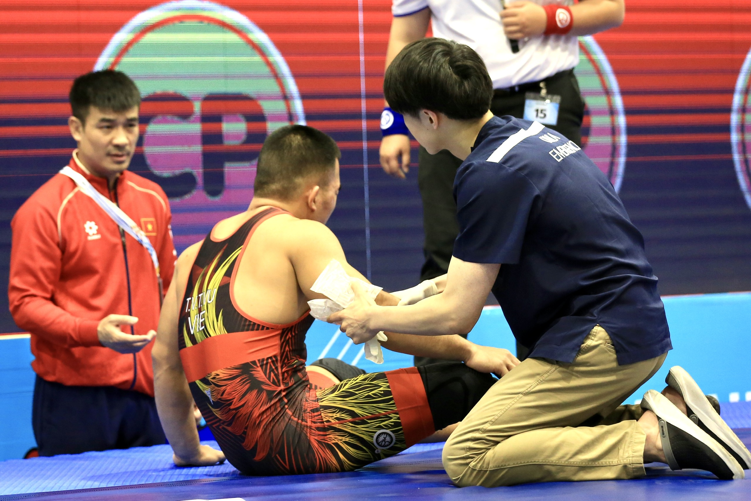 Bị rách cơ chỉ mới 6 giây, đô vật Việt Nam tiếc nuối 'phí mất 2 năm'- Ảnh 5.