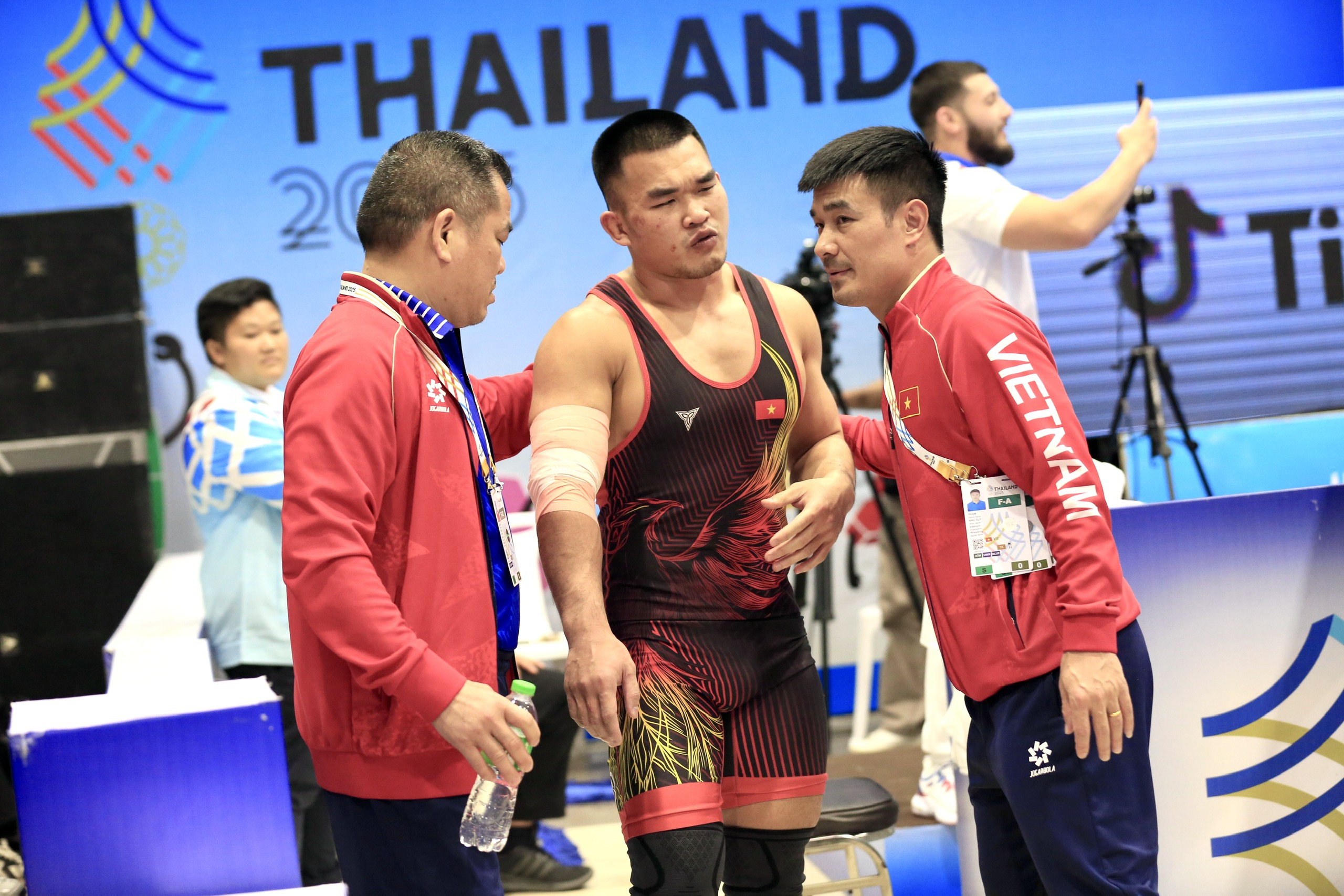 Bị rách cơ chỉ mới 6 giây, đô vật Việt Nam tiếc nuối 'phí mất 2 năm'- Ảnh 6.