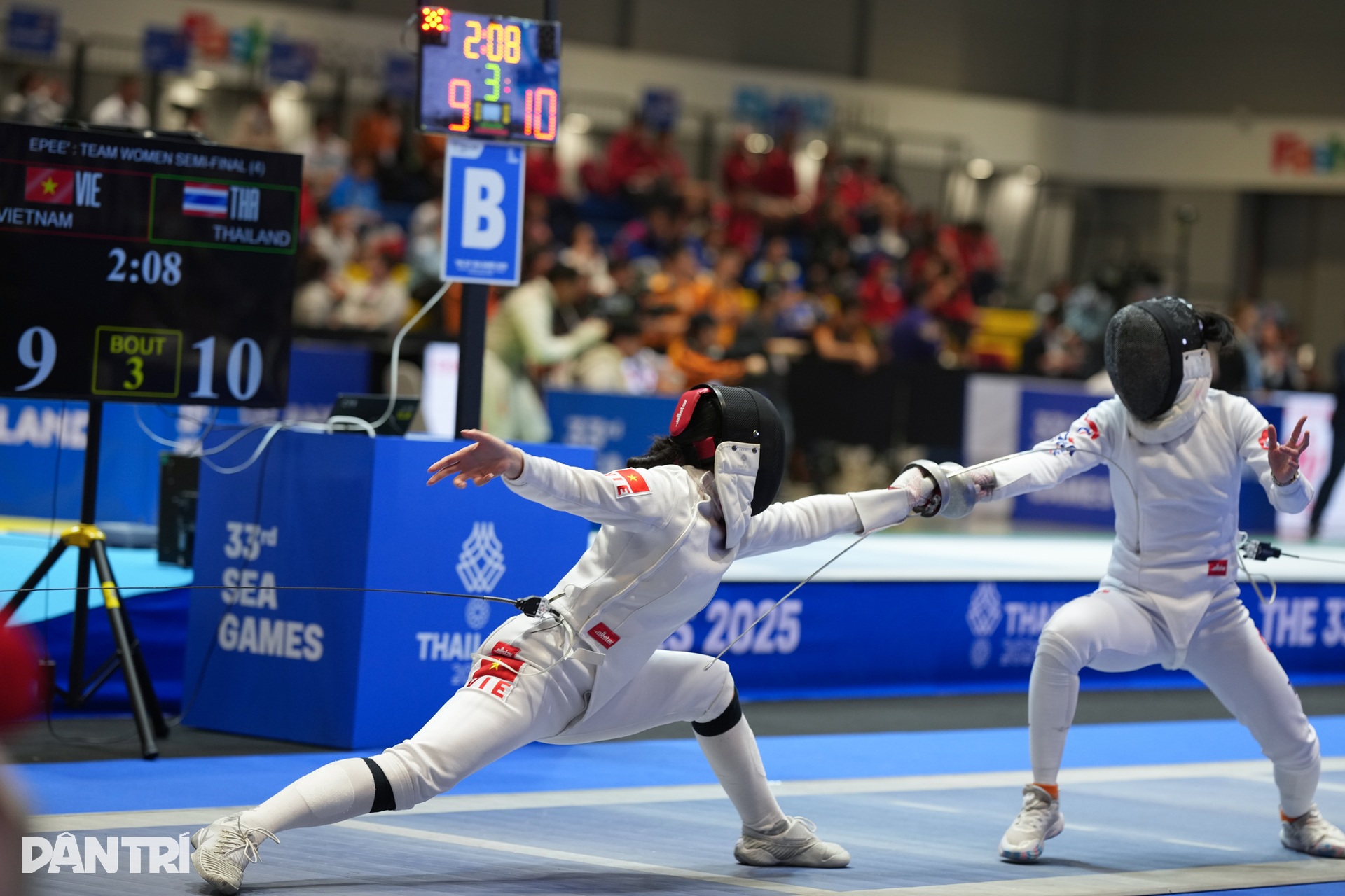 Mãn nhãn hình ảnh thi đấu giành 3 HCV của đấu kiếm Việt Nam ở SEA Games 33 - 2