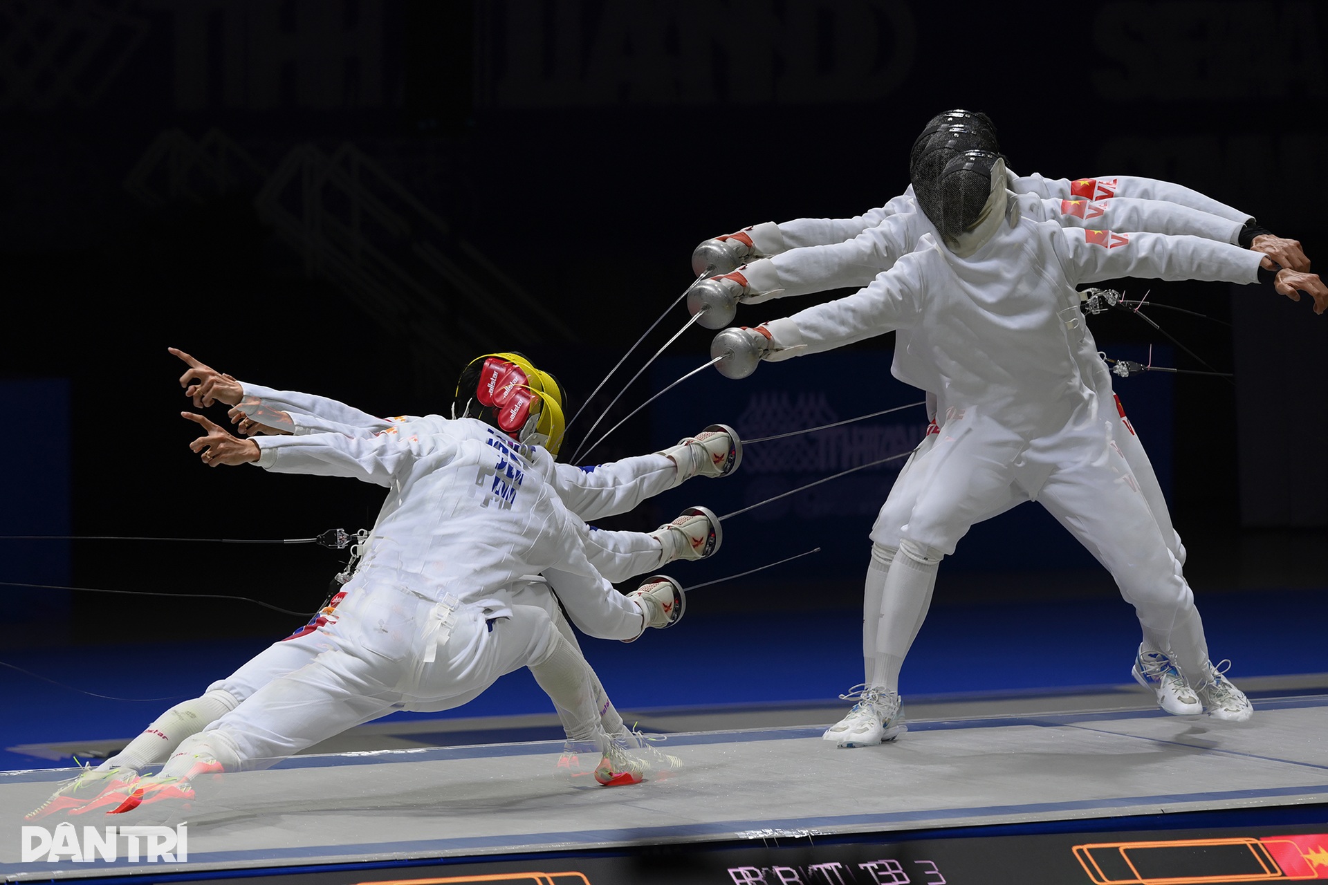 Mãn nhãn hình ảnh thi đấu giành 3 HCV của đấu kiếm Việt Nam ở SEA Games 33 - 7