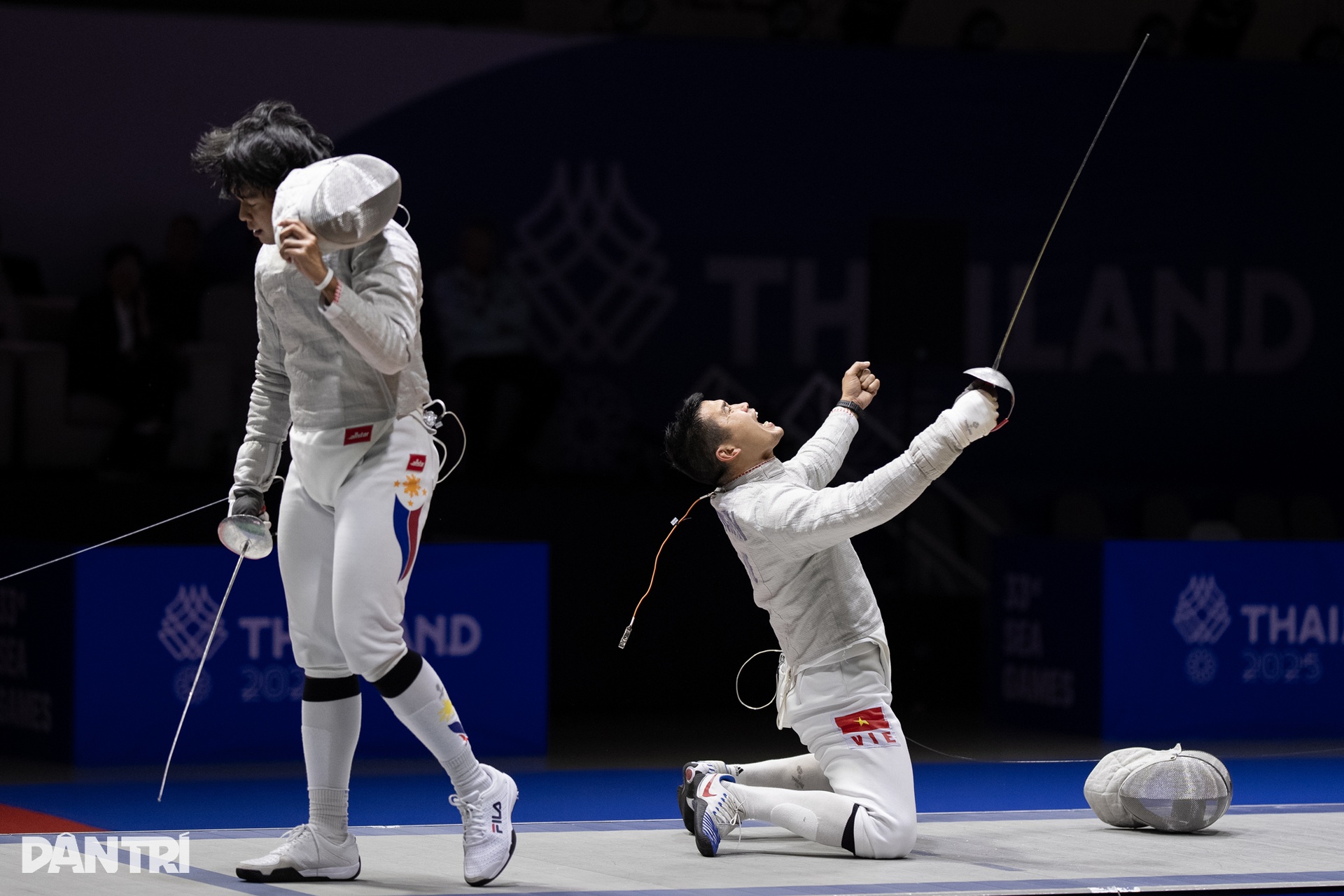 Mãn nhãn hình ảnh thi đấu giành 3 HCV của đấu kiếm Việt Nam ở SEA Games 33 - 10