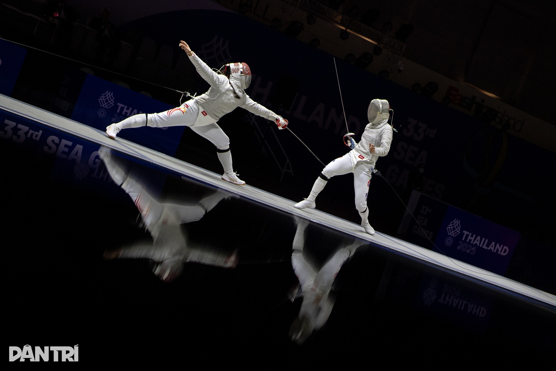 Mãn nhãn hình ảnh thi đấu giành 3 HCV của đấu kiếm Việt Nam ở SEA Games 33 - 20