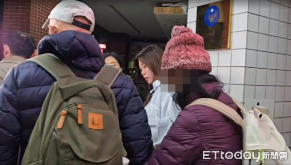 Vụ tấn công liên hoàn tại Đài Loan (Trung Quốc): Số người thiệt mạng tăng, cha mẹ nghi phạm cúi gằm rời đồn cảnh sát- Ảnh 2.