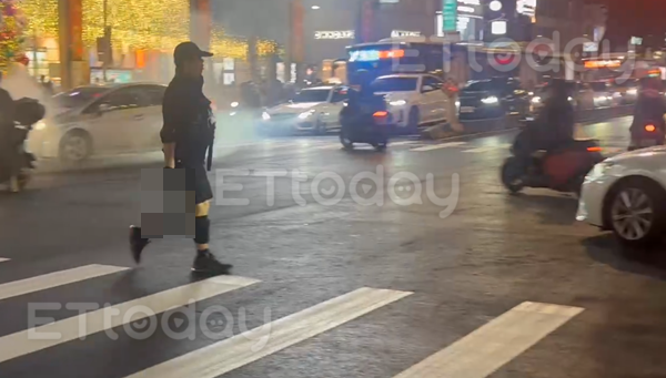 Vụ tấn công liên hoàn tại Đài Loan (Trung Quốc): Số người thiệt mạng tăng, cha mẹ nghi phạm cúi gằm rời đồn cảnh sát- Ảnh 7.