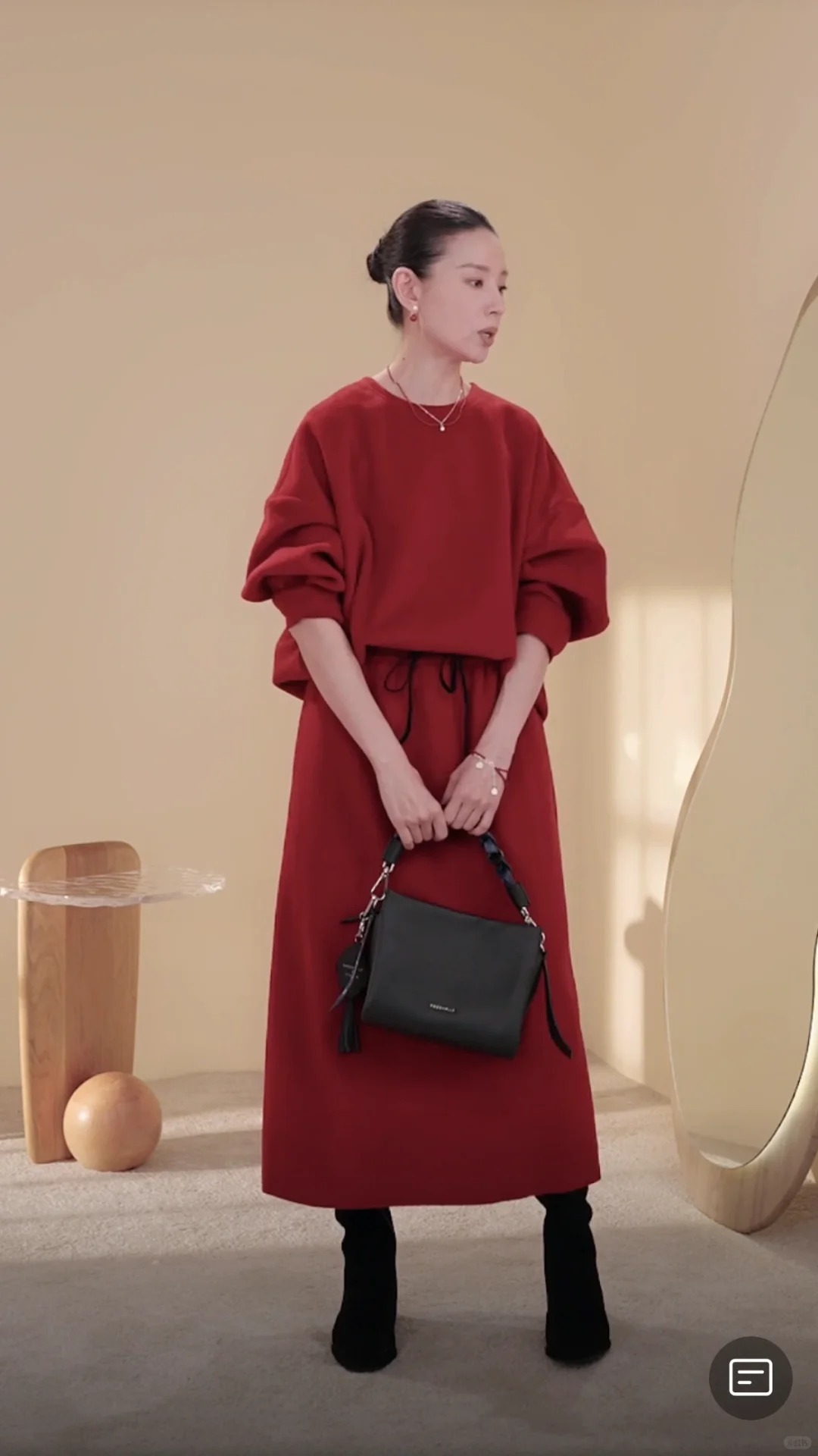 Xem Đổng Khiết livestream: Khi bán hàng trở thành một liệu pháp 