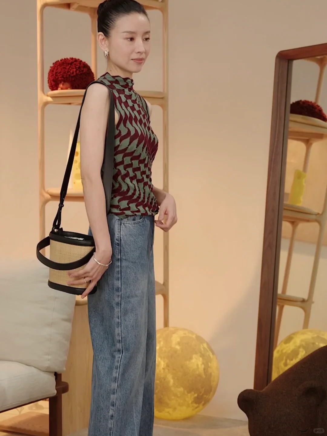 Xem Đổng Khiết livestream: Khi bán hàng trở thành một liệu pháp 