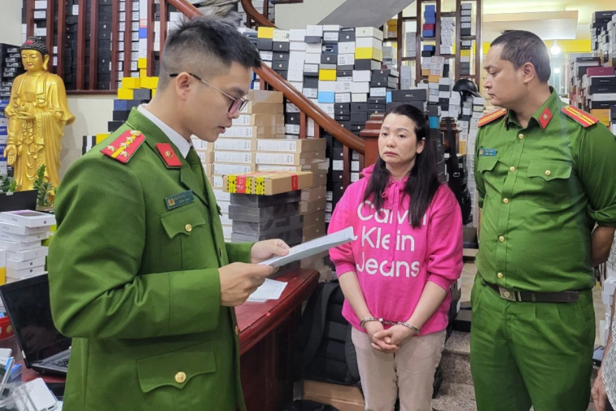 Bùi Thị Hương là kẻ cầm đầu đường dây lừa đảo đã bị bắt. Ảnh: CA Hành trình triệt phá đường dây lừa đảo 7.000 bị hại, chiếm đoạt 90 tỉ đồng