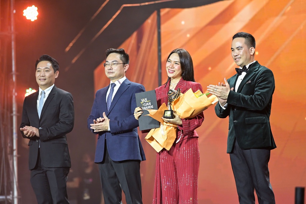 Mỹ Tâm nhận giải Thành tựu trọn đời, Hòa Minzy là đại sứ truyền cảm hứng - 2