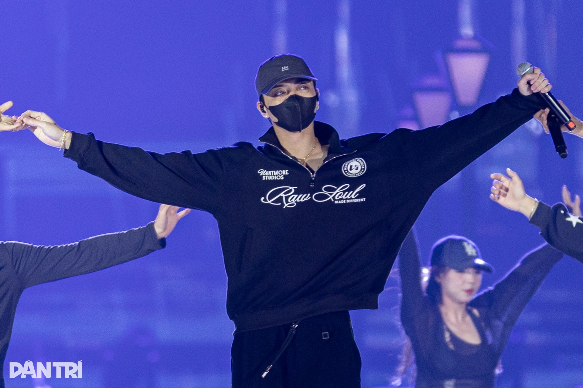 SOOBIN, Minh Hằng tập luyện xuyên đêm cho concert kéo dài 10 giờ - 2