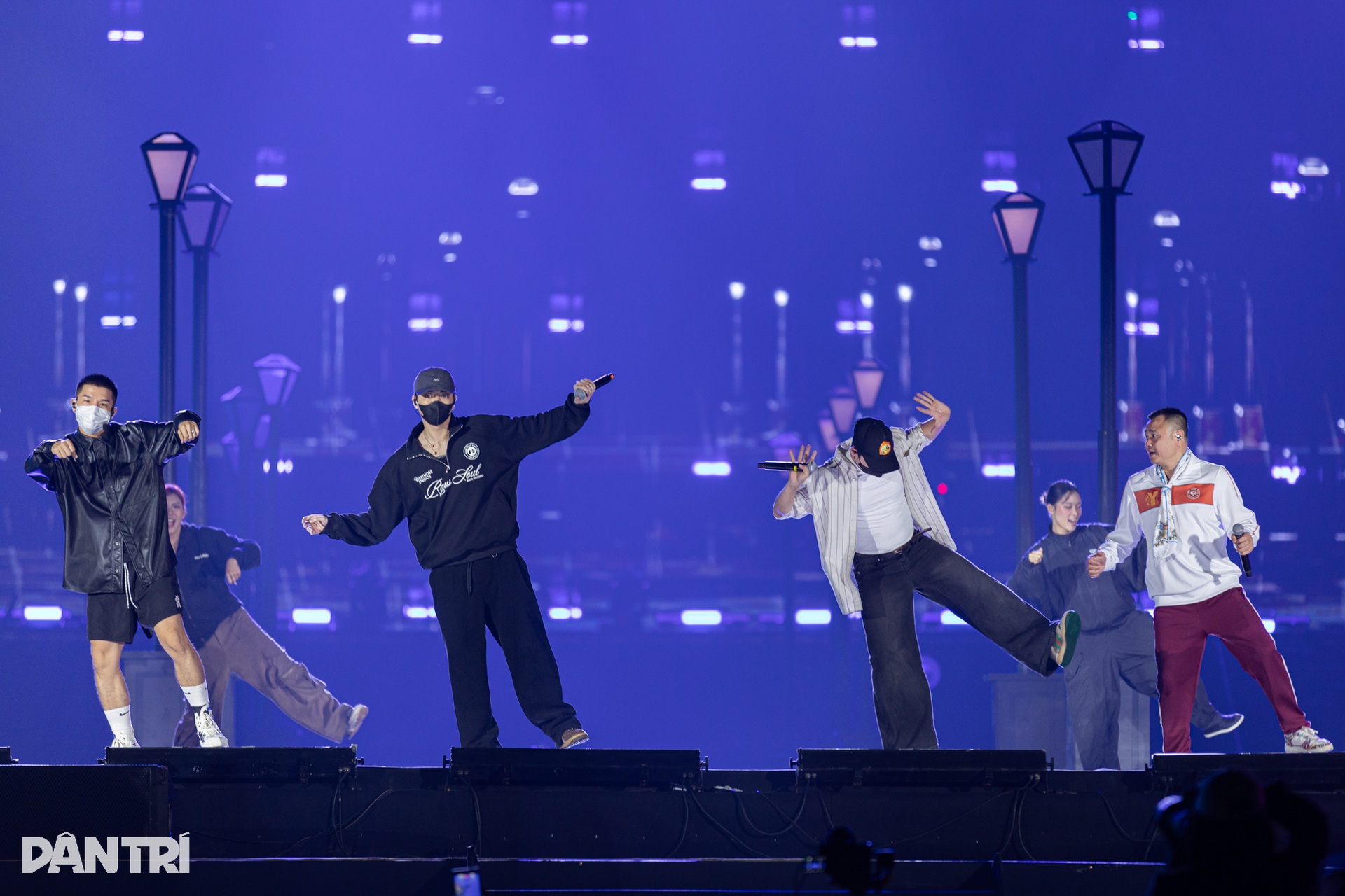 SOOBIN, Minh Hằng tập luyện xuyên đêm cho concert kéo dài 10 giờ - 3