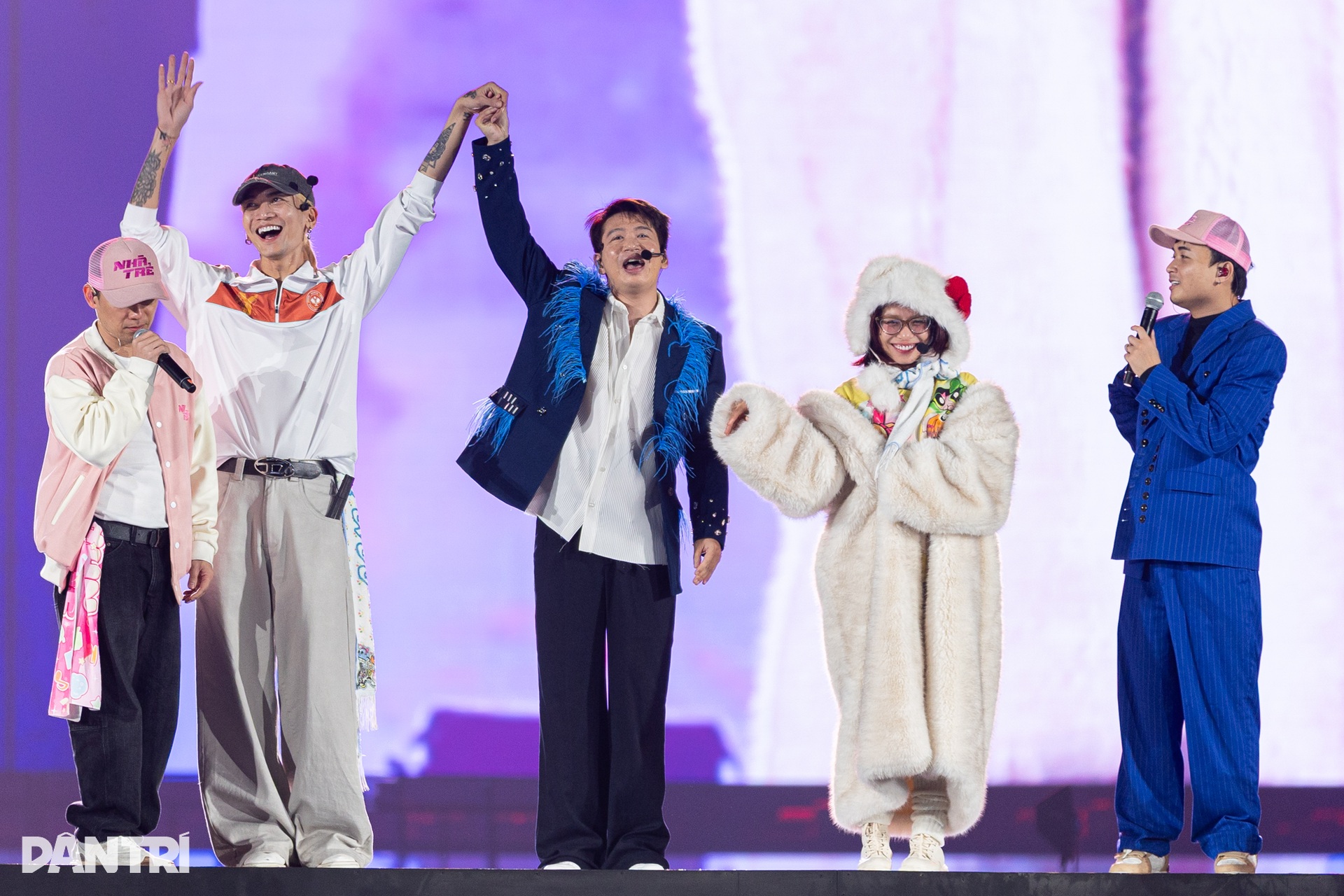 SOOBIN, Minh Hằng tập luyện xuyên đêm cho concert kéo dài 10 giờ - 8