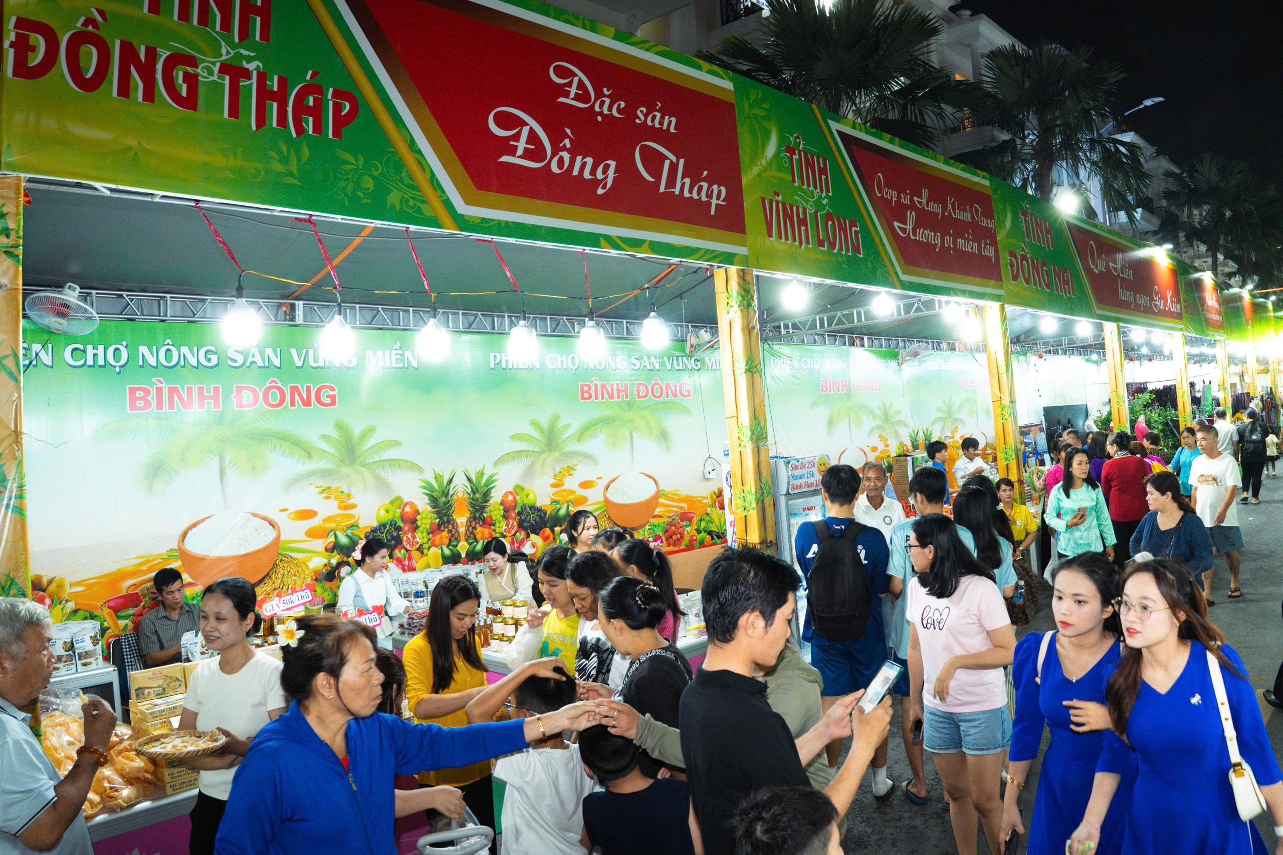 Hoa mắt, mềm lòng ở phiên chợ nông sản Bình Đông 4 phiên chợ - Ảnh 4.