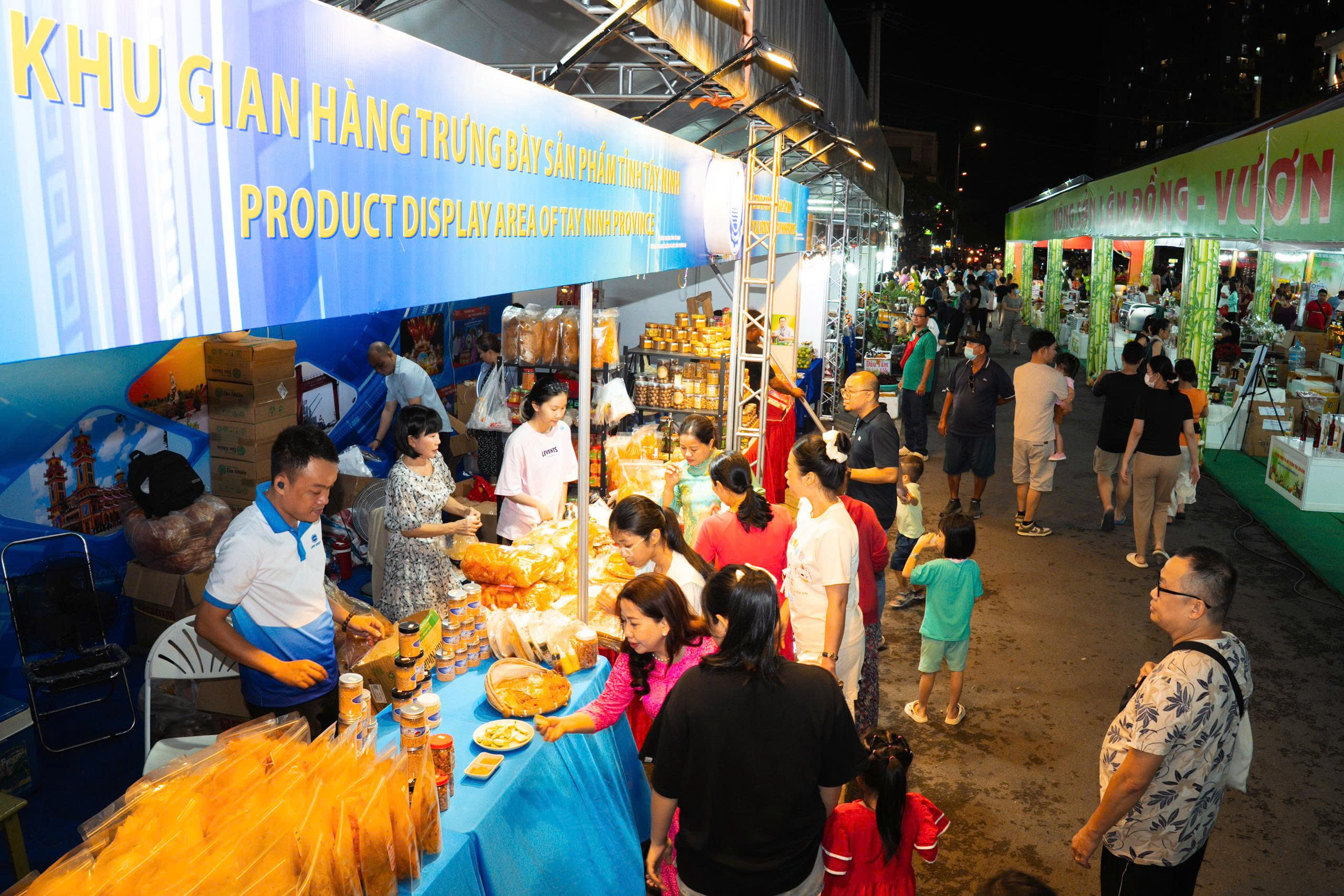 Hoa mắt, mềm lòng ở phiên chợ nông sản Bình Đông 6 phiên chợ - Ảnh 6.