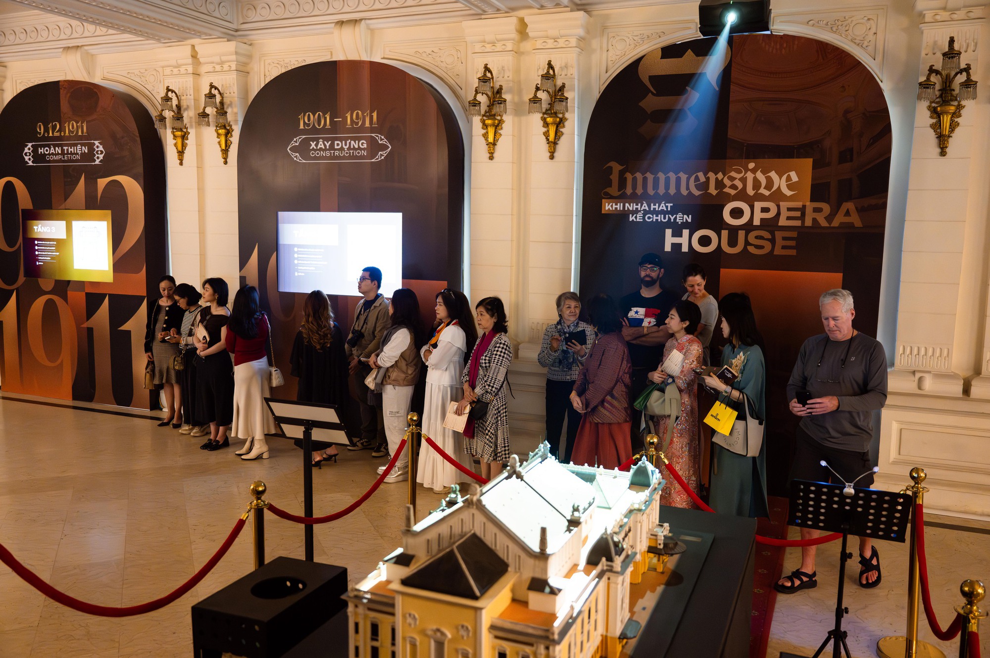 Cơ hội cuối để vào Nhà Hát Lớn Hà Nội trước khi đóng cửa 2 năm: Trải nghiệm có 1-0-2 tại công trình 115 tuổi- Ảnh 6.
