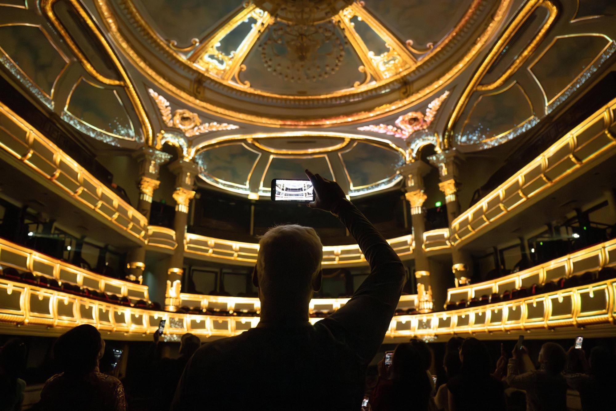 Cơ hội cuối để vào Nhà Hát Lớn Hà Nội trước khi đóng cửa 2 năm: Trải nghiệm có 1-0-2 tại công trình 115 tuổi- Ảnh 20.