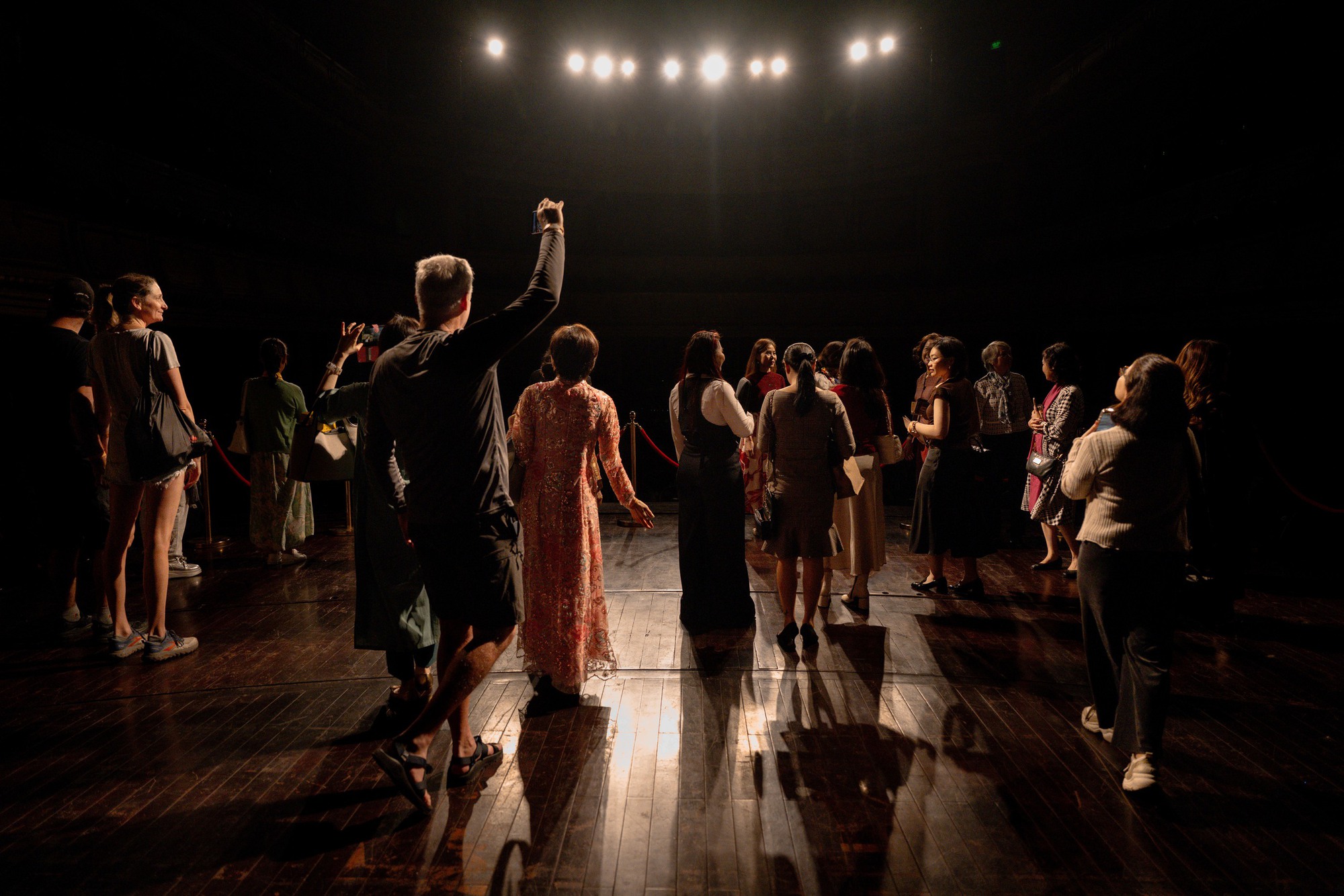 Cơ hội cuối để vào Nhà Hát Lớn Hà Nội trước khi đóng cửa 2 năm: Trải nghiệm có 1-0-2 tại công trình 115 tuổi- Ảnh 21.