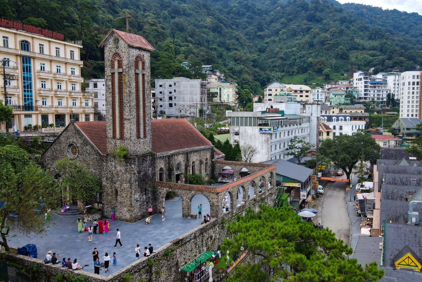 24 giờ ở Tam Đảo: Vừa ăn vừa chơi chỉ vài trăm nghìn đồng, góc nào cũng là background để sống ảo 4 Nhà thờ Đá là địa điểm lý tưởng để chek-in