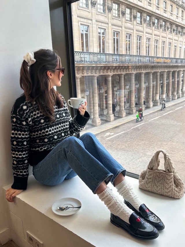 Quần jeans xanh và những bản phối đẹp nhất mùa- Ảnh 4.