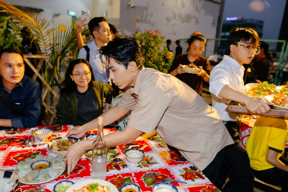 1766222394 11 Thu Trang tai hien dam gio mien Tay tai showcase