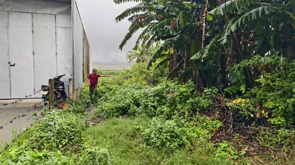 Hiện trên thực địa chỉ còn lô đất số 18, lô số 19 của ông Dũng không có. vu-dau-gia-trung-lo-dat-ao-o-quang-ngai-chu-lo-dat-tinh-phuong-an-khoi-kien-2.jpg