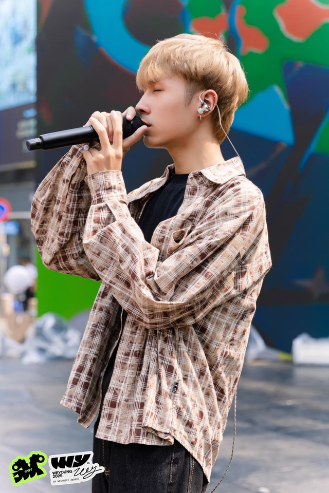 Tổng duyệt Gala WeYoung 2025: Bảo Anh khoe mặt mộc vẫn quá đỉnh, một ‘sít rịt” đủ khiến fan Ninh Dương Story đứng ngồi không yên- Ảnh 8. Tổng duyệt Gala WeYoung 2025: Bảo Anh khoe mặt mộc vẫn quá đỉnh, một ‘sít rịt” đủ khiến fan Ninh Dương Story đứng ngồi không yên- Ảnh 8.