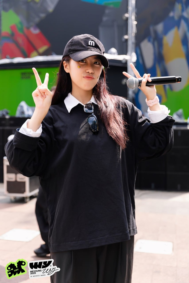 Tổng duyệt Gala WeYoung 2025: Bảo Anh khoe mặt mộc vẫn quá đỉnh, một ‘sít rịt” đủ khiến fan Ninh Dương Story đứng ngồi không yên- Ảnh 9. Tổng duyệt Gala WeYoung 2025: Bảo Anh khoe mặt mộc vẫn quá đỉnh, một ‘sít rịt” đủ khiến fan Ninh Dương Story đứng ngồi không yên- Ảnh 9.