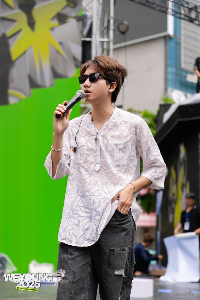 Tổng duyệt Gala WeYoung 2025: Bảo Anh khoe mặt mộc vẫn quá đỉnh, một ‘sít rịt” đủ khiến fan Ninh Dương Story đứng ngồi không yên- Ảnh 21. Tổng duyệt Gala WeYoung 2025: Bảo Anh khoe mặt mộc vẫn quá đỉnh, một ‘sít rịt” đủ khiến fan Ninh Dương Story đứng ngồi không yên- Ảnh 21.