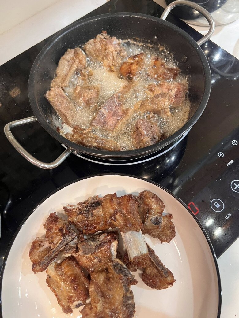 Cách chia sẻ thẳng thắn, không ngại phô bày những góc khuất bếp núc bình dị nhất đã khiến bà xã Xuân Bắc nhận được nhiều sự đồng cảm của các bà nội trợ.