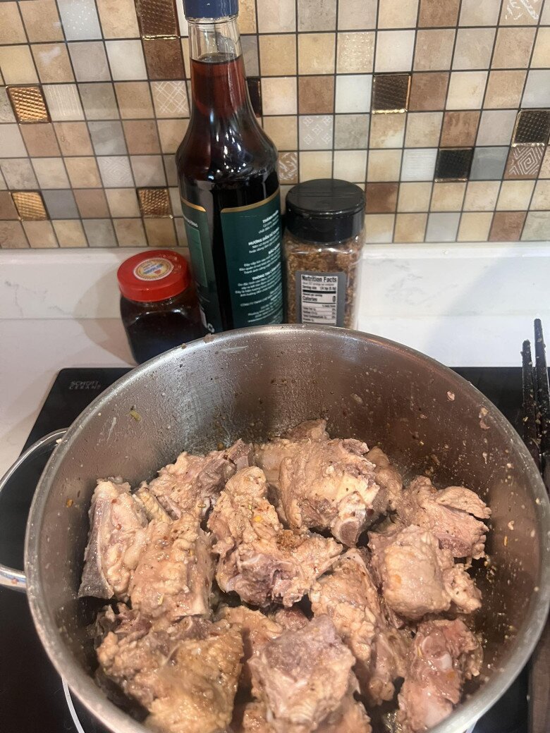 NSND Xuân Bắc đi tiệc về vẫn amp;#34;mêamp;#34; cơm nguội, bà xã hé lộ phong cách amp;#34;bê cả nồiamp;#34; làm dân mạng thích thú - 15