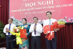 Cần Thơ: Trao quyết định của Ban Bí thư về công tác cán bộ