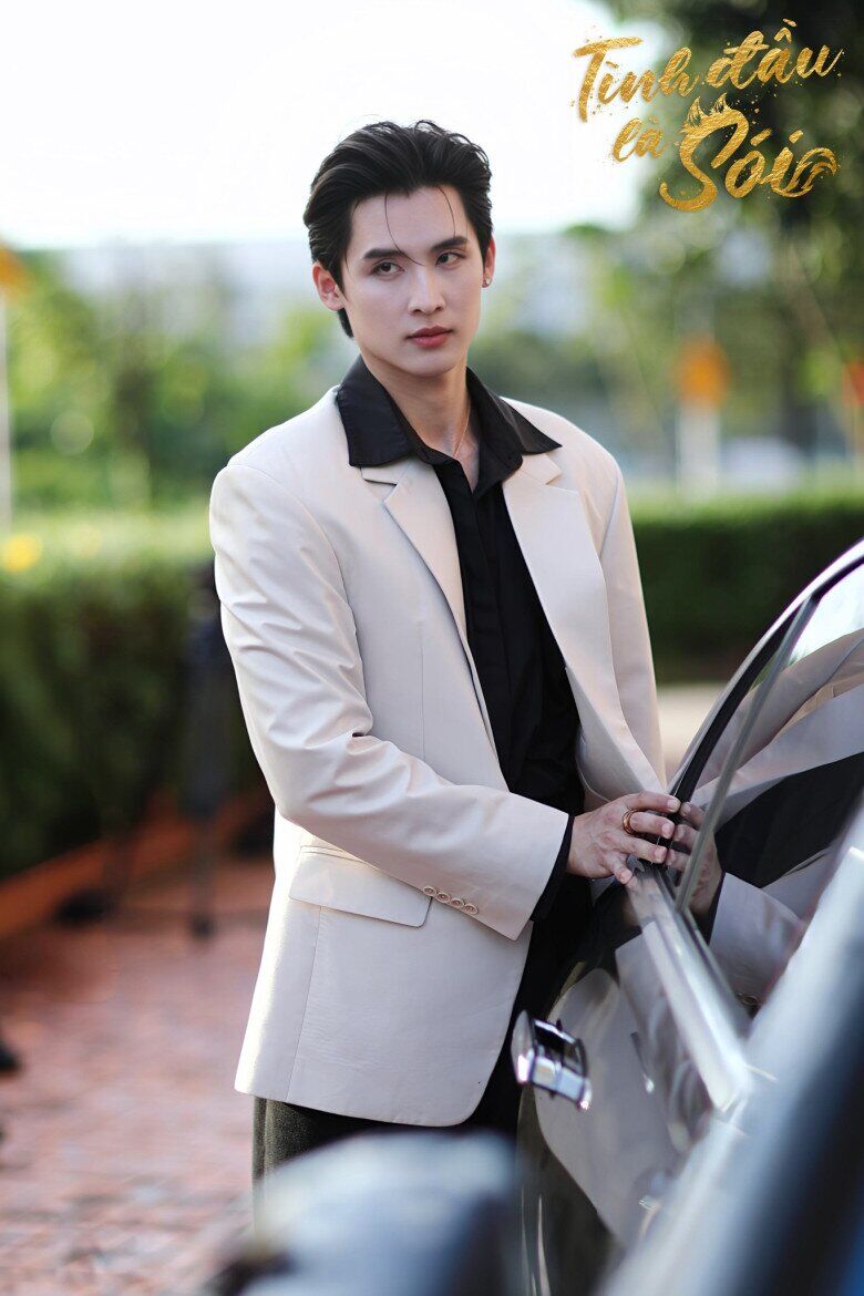 Xu hướng "tổng tài" thống trị phim Việt năm 2025: Hà Việt Dũng "lên ngôi", có mỹ nam hút 100 triệu views sau 1 tuần 9 Kang Chul thể hiện tốt vẻ lạnh lùng nhưng cũng cho thấy sự vụng về của một người đang yêu.