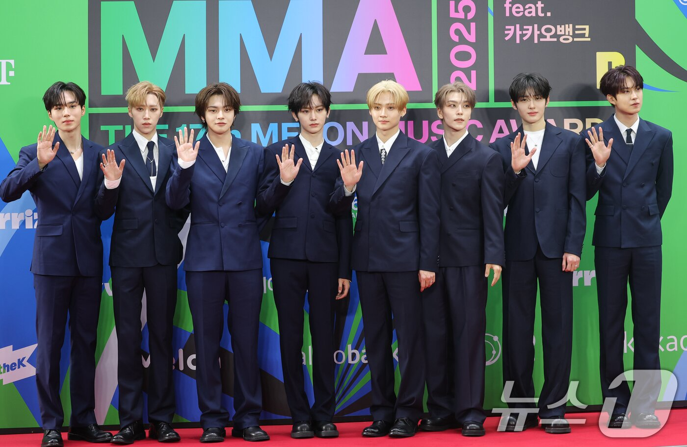 Thảm đỏ MMA 2025: Jennie hóa “nữ hoàng” đụng mặt tình cũ GD - Kai, Winter (aespa) lộ diện sau ồn ào hẹn hò Jungkook- Ảnh 40.