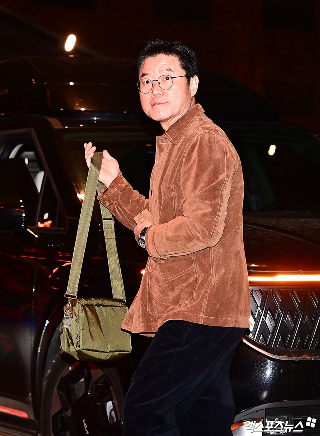 Siêu đám cưới Kim Woo Bin - Shin Min Ah: D.O. (EXO) vội vàng từ MMA chạy đến, V (BTS) - Lee Kwang Soo xuất hiện cực bảnh- Ảnh 16. Siêu đám cưới Kim Woo Bin - Shin Min Ah: D.O. (EXO) vội vàng từ MMA chạy đến, V (BTS) - Lee Kwang Soo xuất hiện cực bảnh- Ảnh 16.