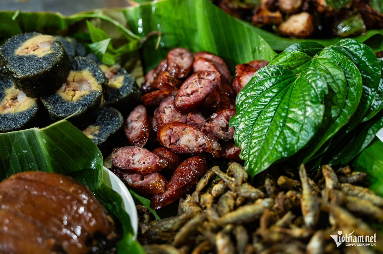 Đặc sản Lạng Sơn có gia vị đặc biệt từ núi đá, hấp dẫn du khách gần xa 5 Lạp sườn gừng núi có màu đỏ bắt mắt, khi ăn thơm, đậm đà. Ảnh: Nguyễn Huy