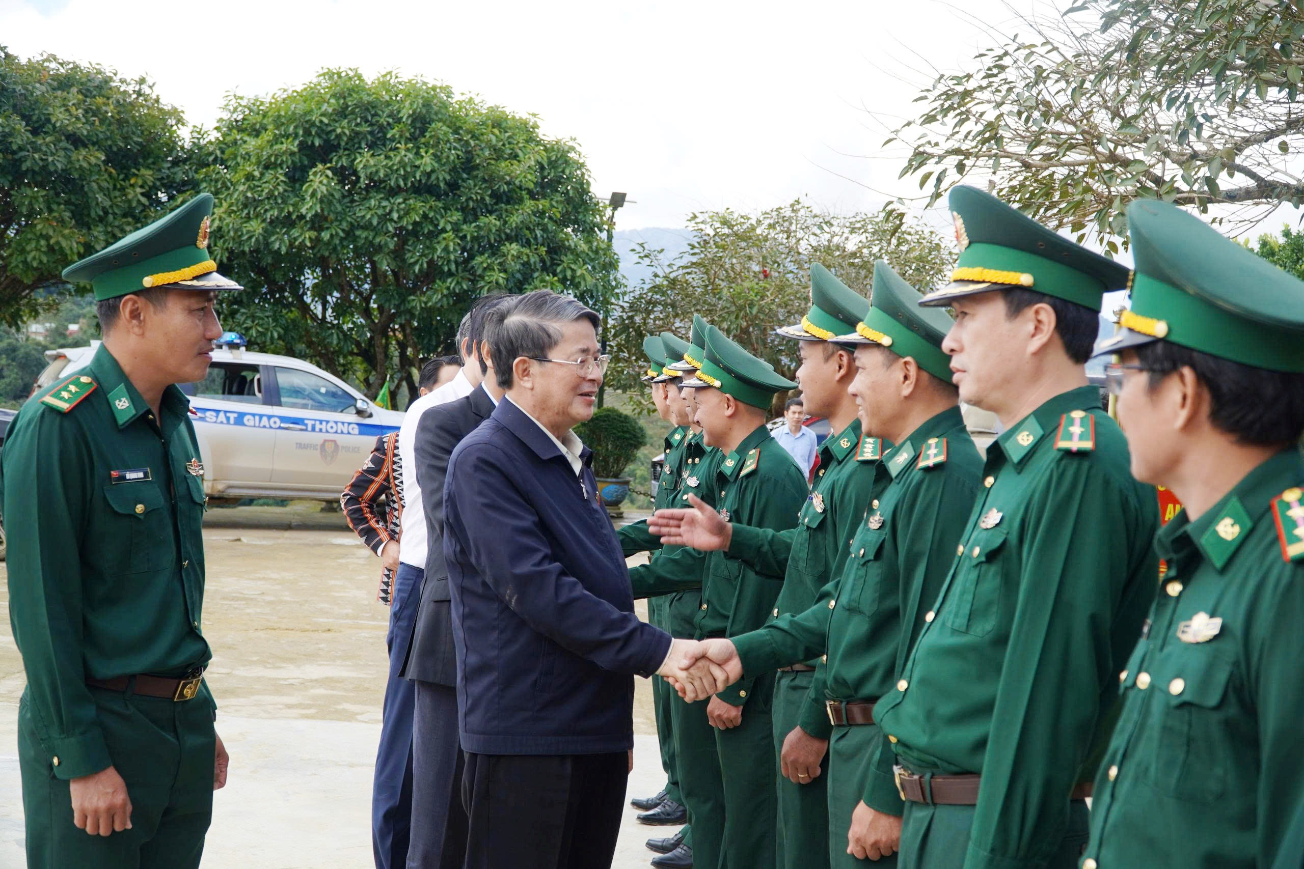 Phó chủ tịch Quốc hội thăm gia đình nạn nhân mất tích do sạt lở núi- Ảnh 3. Phó chủ tịch Quốc hội thăm gia đình nạn nhân mất tích do sạt lở núi- Ảnh 3.