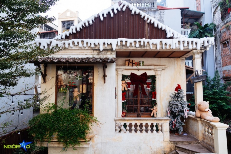 Quán cà phê sân vườn trang trí gấu bông dịp Giáng sinh - 6