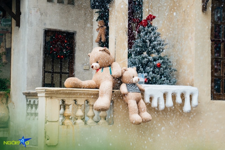 Quán cà phê sân vườn trang trí gấu bông dịp Giáng sinh - 7