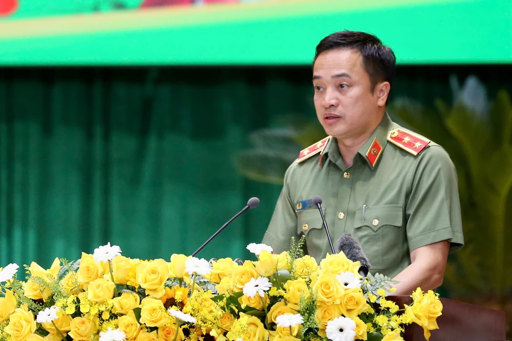 Trung tướng Mai Hoàng, Giám đốc Công an TP.HCM phát biểu tại hội nghị. Ảnh: CA bo-truong-luong-tam-quang-cong-an-tp-hcm-phai-tro-thanh-diem-sang-cua-cong-an-ca-nuoc (10).jpg