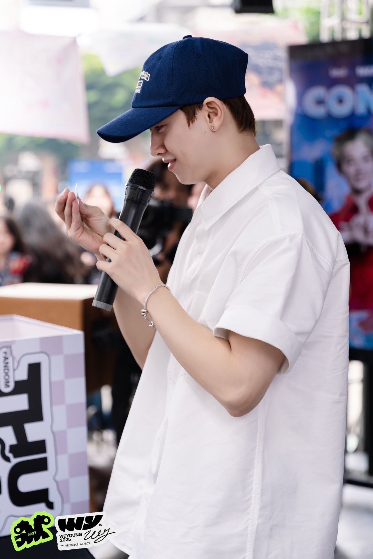 Mỹ nam Mưa Đỏ và 1 