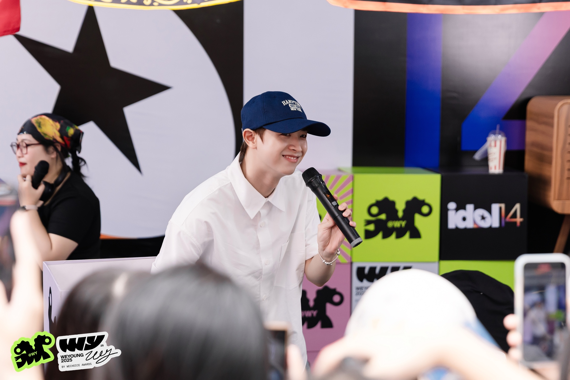 Mỹ nam Mưa Đỏ và 1 