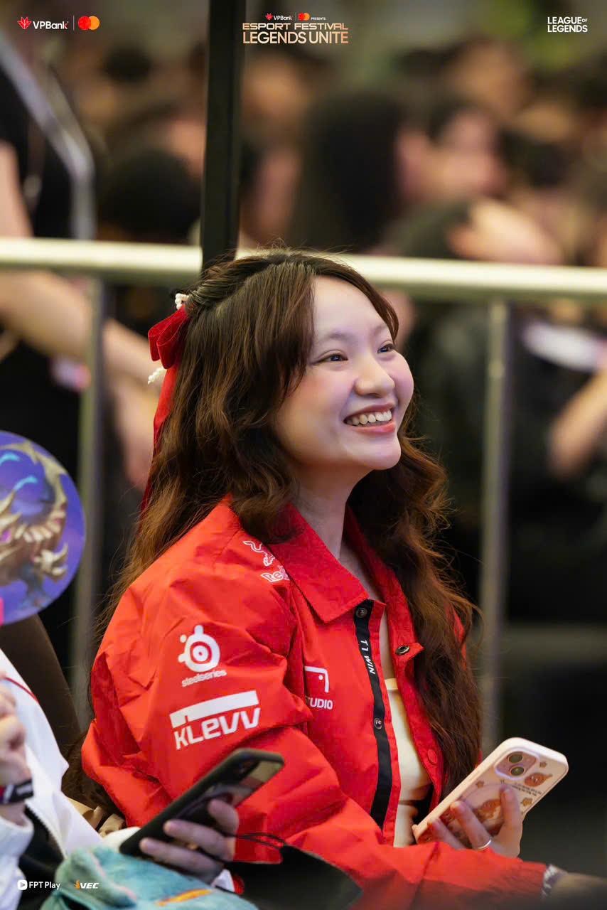 Điểm mặt dàn trai xinh gái đẹp gây sốt tại sự kiện VPBank presents eSport Festival: Legends Unite- Ảnh 5.