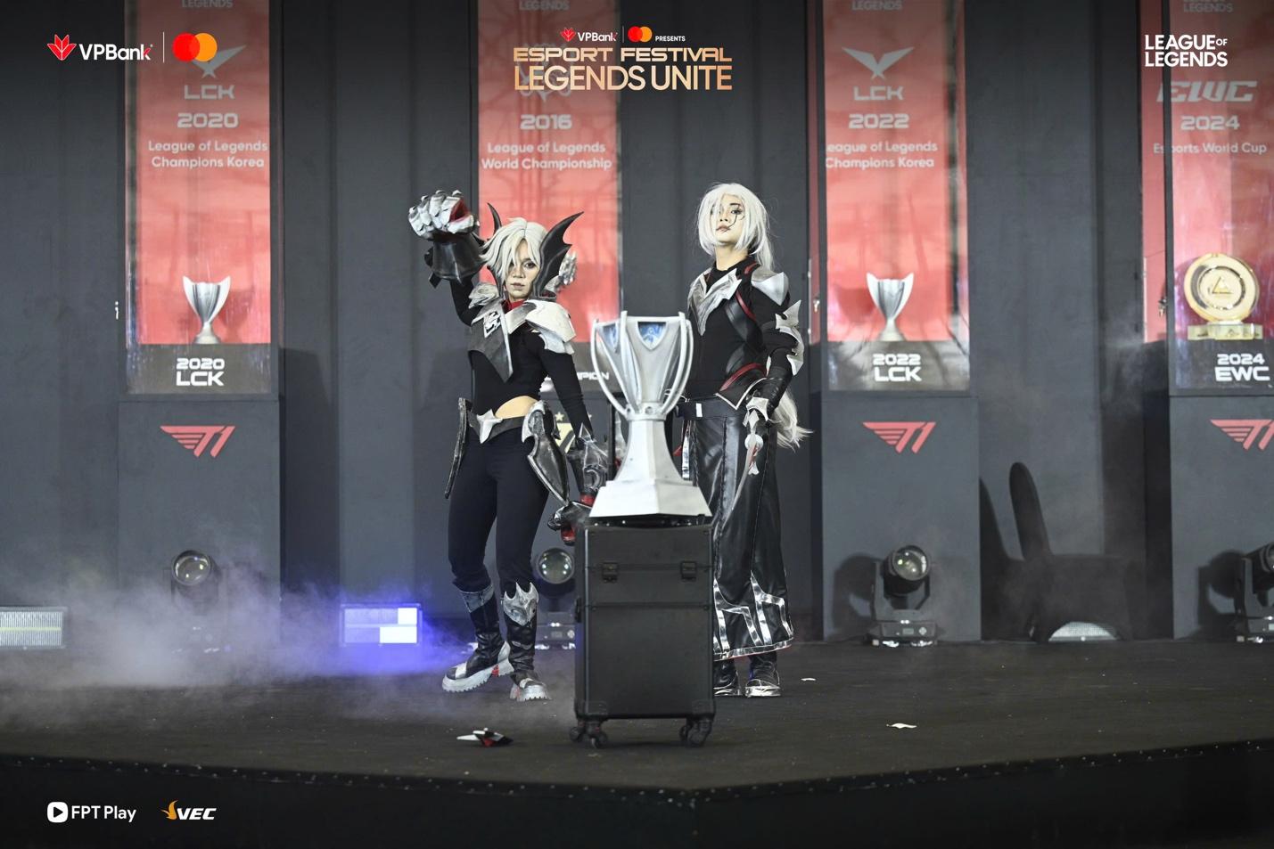 Điểm mặt dàn trai xinh gái đẹp gây sốt tại sự kiện VPBank presents eSport Festival: Legends Unite- Ảnh 6.