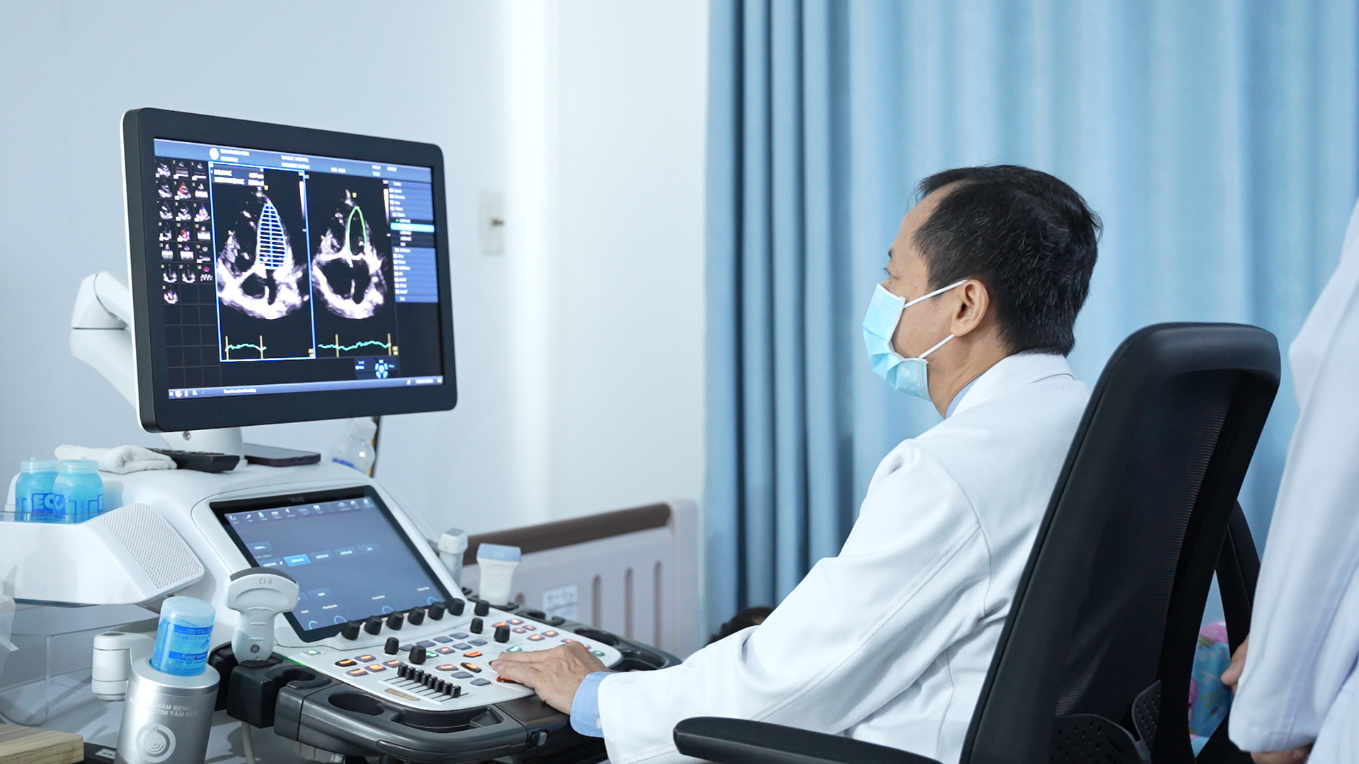 Siêu âm tim thai giúp phát hiện các bất thường ngay từ trong bụng mẹ 1 tim thai - Ảnh 2.