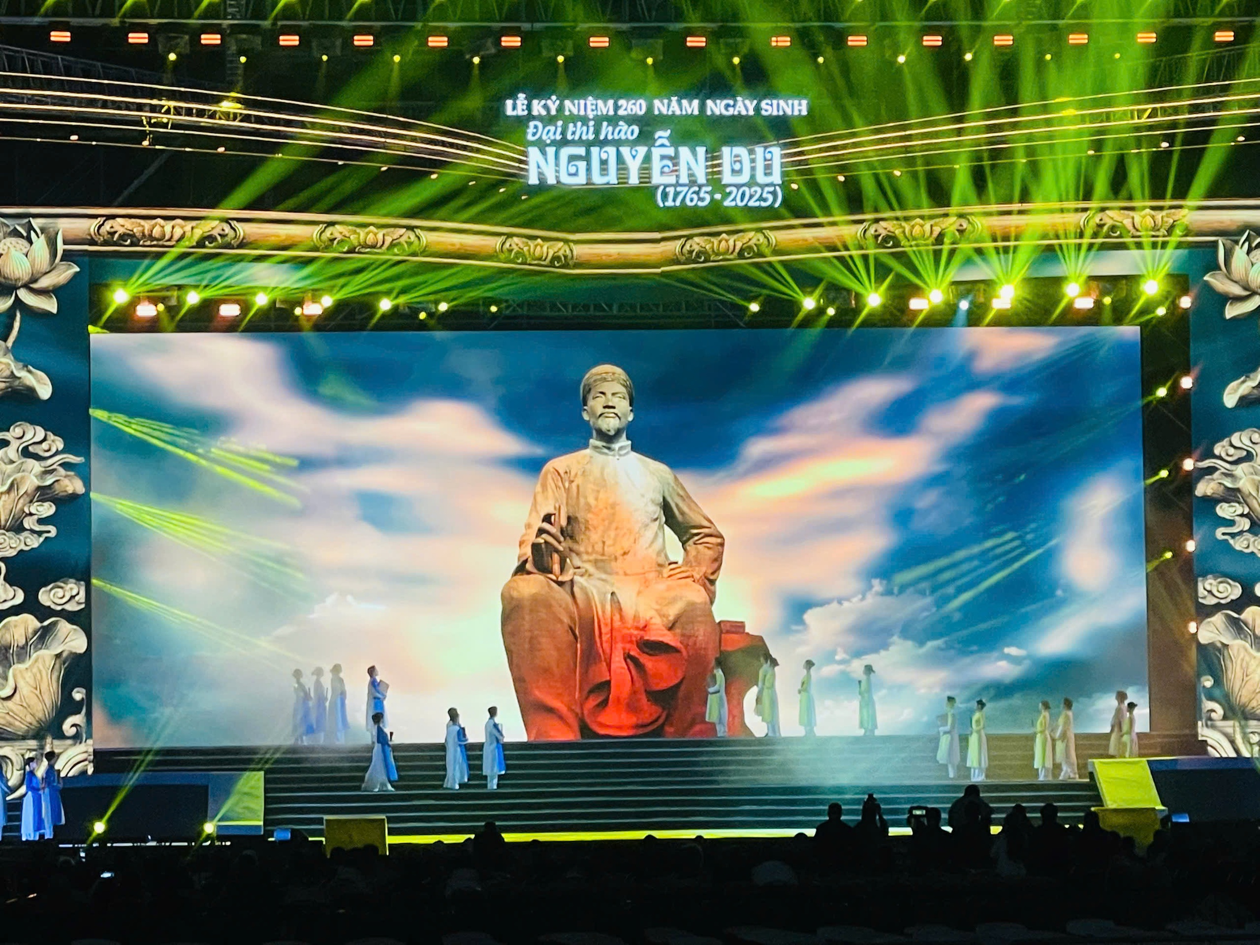 Kỷ niệm 260 năm ngày sinh đại thi hào Nguyễn Du- Ảnh 4. Kỷ niệm 260 năm ngày sinh đại thi hào Nguyễn Du- Ảnh 4.